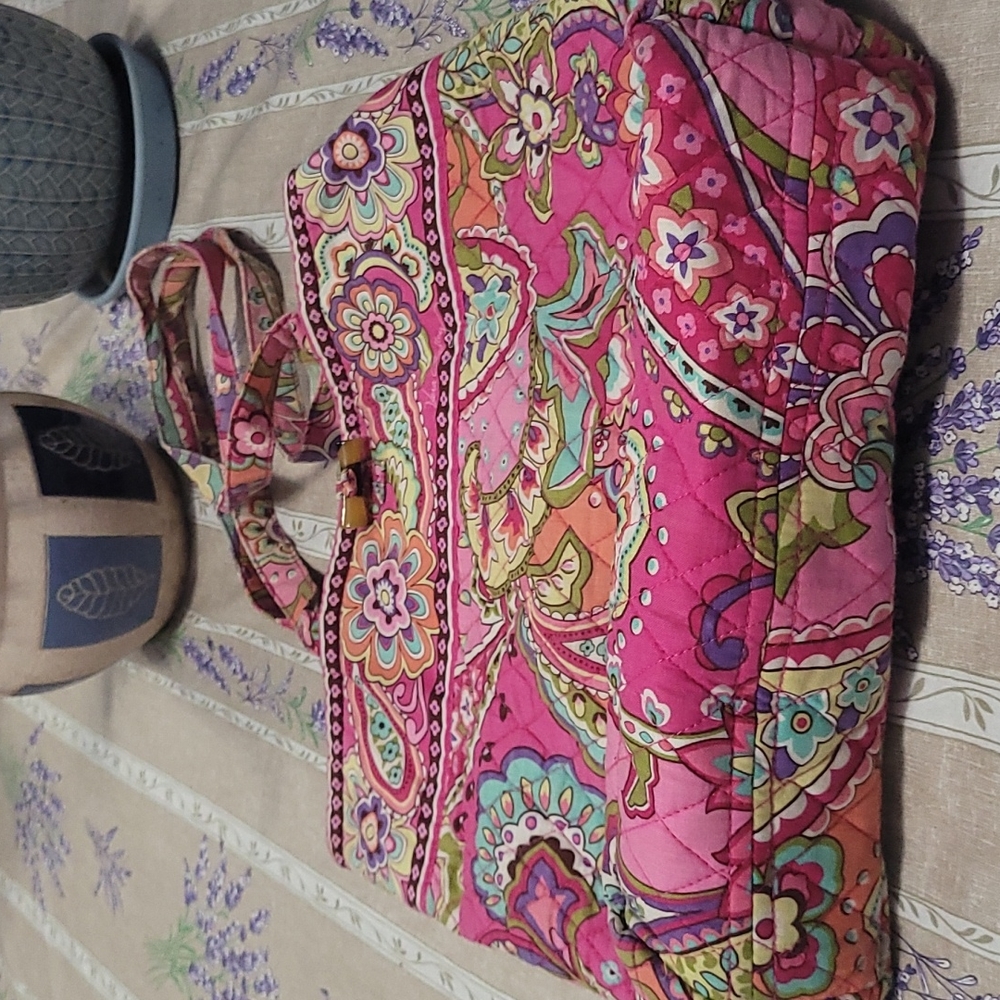 VERA BRADLEY HANDBAG